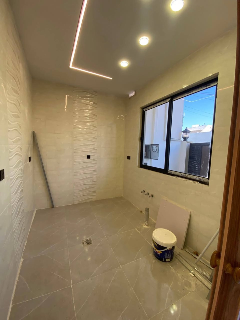 للبيع دار سكني موقع مميز حي السماح الأركان قرب متوسطة نبض العراق
مساحة الدار🏠 : 90 متر واجهة 10 متر (ركن)
سند طابو ملك صرف شرط التحويل📄
خدمات كاملة ماء💧 وكهرباء 🛰وتبليط🛣
 تفاصيل الدار :🏠
الطابق الاول : غرفة نوم وهول ومطبخ واستقبال وصحيات وكراج 
الطابق الثاني: ثلاثة غرف نوم وصالة و صحيات و بيتونه 
________________________________________________
للإستفسار الاتصال ع الارقام التاليه 
***********📞
***********📞
مكتب عين لتجارة للعقارات والمقاولات العامه نستقبل جميع العروض العقارية يوجد لدينا بناء بيوت نظام اقساط💸
الموقع حي السماح الأركان شارع ٢٠ مقابل ماركت العلي 📍

