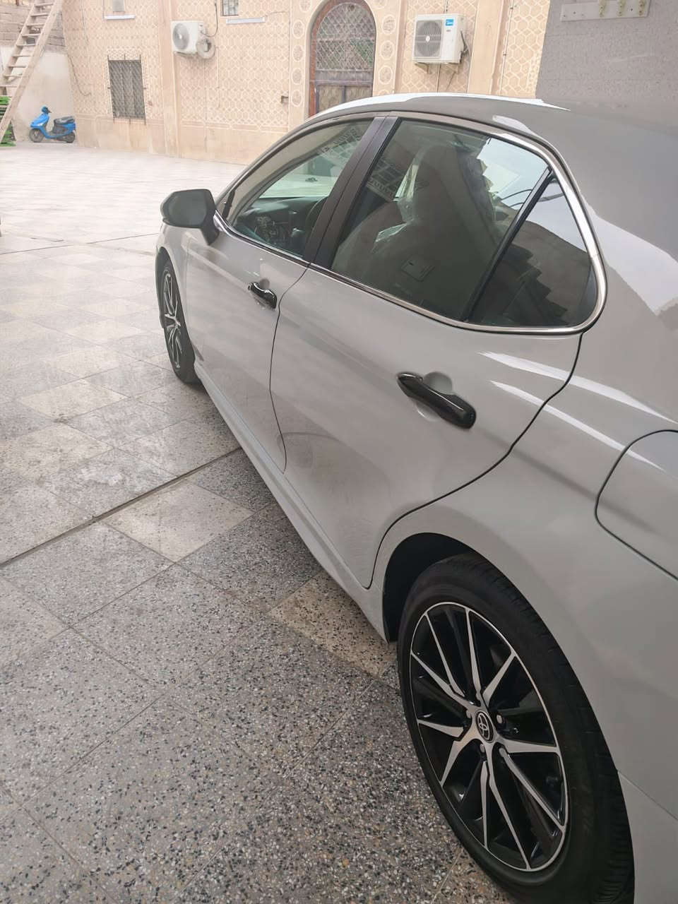 سلام عليكم اخوان كامري مديل ٢٠٢٤ مريكي كفاله عامه داخله نسبه تعمل وتسير شرط فول ماشيه ١٩ مكان بصرة رقم هاتف ***********سعر ٢٤٥
