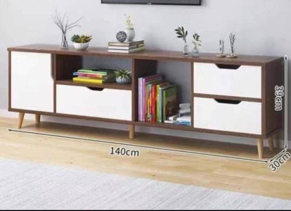 خزانة تلفاز (مزنون)
ديكور لبيتك اجمل ومنظم وترتيب 

المادة: مصنوع من خشب MDF عالي الجودة، ومغطى بطبقة ميلامين مقاومة للخدش والماء، وسطحه لامع.
جارورين وخزانة وعدد من الارفف المناسبة للديكورات 
المقاس 140*30*39
اللون: لون الخشب الغامق
ارجل خشبية تتحمل الوزن
——————————————————
متوفر خدمة توصيل ل جميع المناطق 🚚 Area A, فلسطين


**إذا كنت صاحب هذا الإعلان وتريد حذفه لأي سبب، رجاءا أرسل رسالة إلى الدعم الفني**