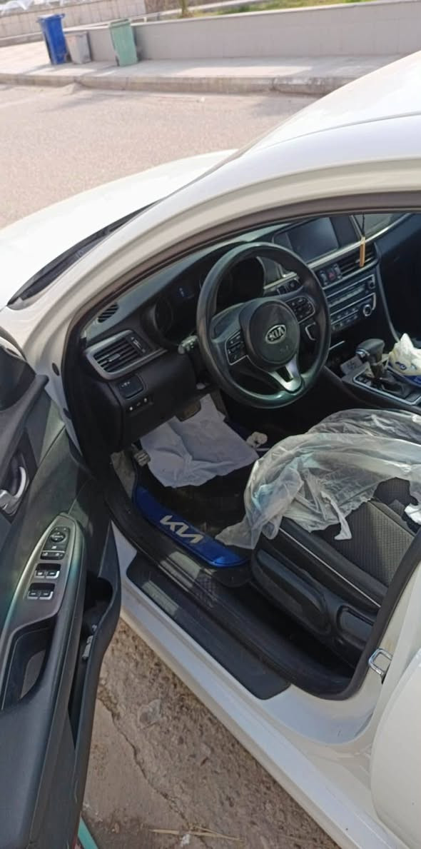 سلام عليكم ورحمة الله وبركاته 
كيا اوبتما ٢٠١٨ وارد امريكي ضربته جاملغ ايمن وربع البنيد مصبوغ  والباقي لا فتح ولا صبغ  عدا بارد بسيط شخط  جدا نظيفه ماشية 86mi  جاهزه محرك كير حداديه تبريد تدفئه تخم تاير شرط محرك وكير على وضع الشركة ما مفتوحات مواصفات عاديه fe رقم ذي قار  السعر ١٣٧   مكانه ناصرية حي الشموخ /***********
