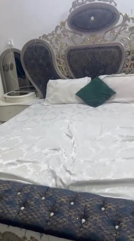 سلام عليكم غرفه تركي للبيع ٨ قطع البقيه ضامينهن خاص مفتوح لو ع رقم اتصل ***********
