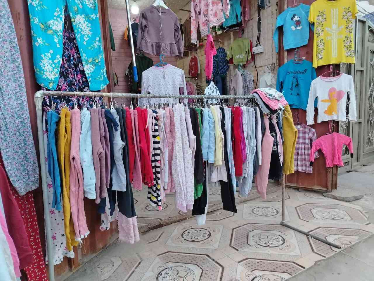 ياالله اللهم صل على محمد وال محمد تنزيلات نهاية الموسم
القطعه ب١٠٠٠بالف دينار
ملابس اطفال منوعة بهاري وشتائي
قضاء النصر حي الصدرين قرب مجمع الكوثر مقابل افران رضا النصر بجوار كوزمتك لاري  للاستفسار ***********
