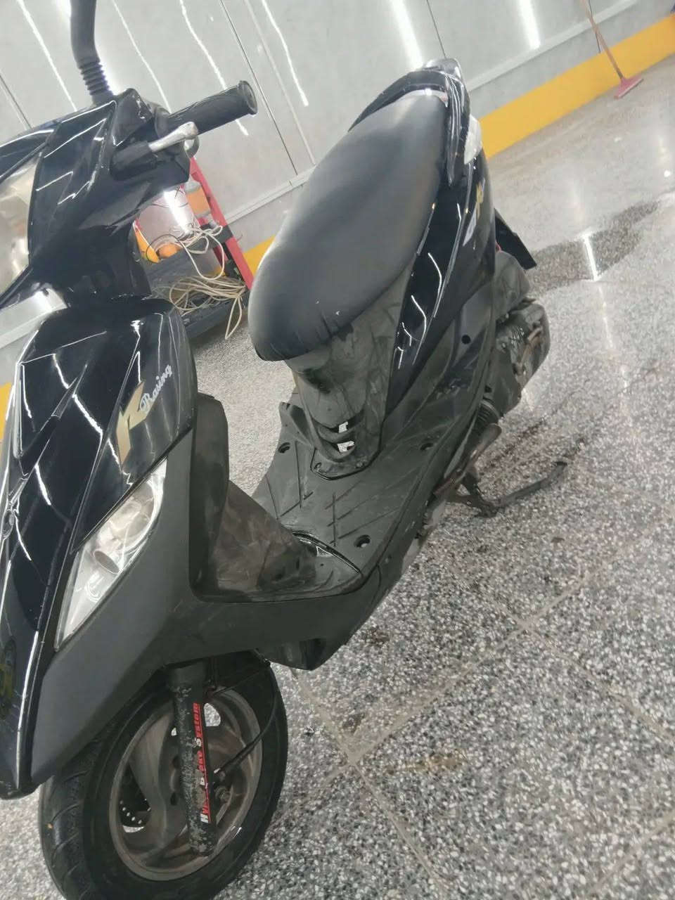 السلام عليكم ورحمة الله وبركاته
دراجه ثعلب 140  لون اسود مال مربه 
مقفوله قفاله عامه. .... بس كابريتر تجاري 
و كفرات و مكينه مقفوله و كهربائية بلادي شغال 
سعرها 800 و بيها مجال 
الإستفسار واتس لو اتصال *********** 
غير متوفر على فيس 🚫
