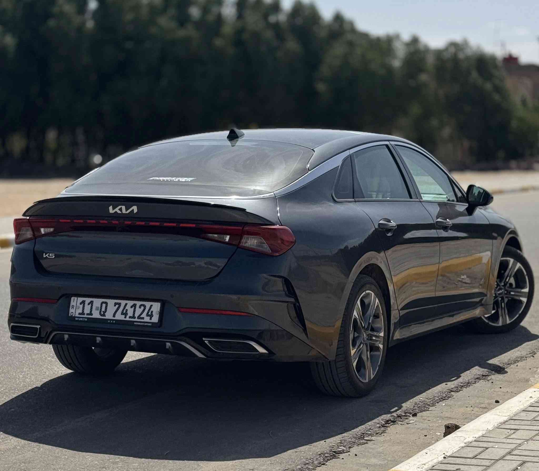 السلام عليكم
كيا كي فايف k5 2024 للبيع فقط
فئة EX أعلى مواصفات 
بنوراما
بصمة
محرك  1600 تيربو
تشغيل عن بعد
شاحن موبايل وايرلس
جلد كامل 
تدفئة تبريد مقاعد 
قطعتين تبريد
حساسات خلفية
 كاميرا خلفية 
رادار أمامي خلفي جوانب 360 درجة
داخل صاج 
ماشية 40 الف ميل
حادثها خلفي بدون ايرباك بدون حوض بدون شاصي
رقم بغداد انكليزي بأسمي 
السعر 198ورقة
للاستفسار ***********
