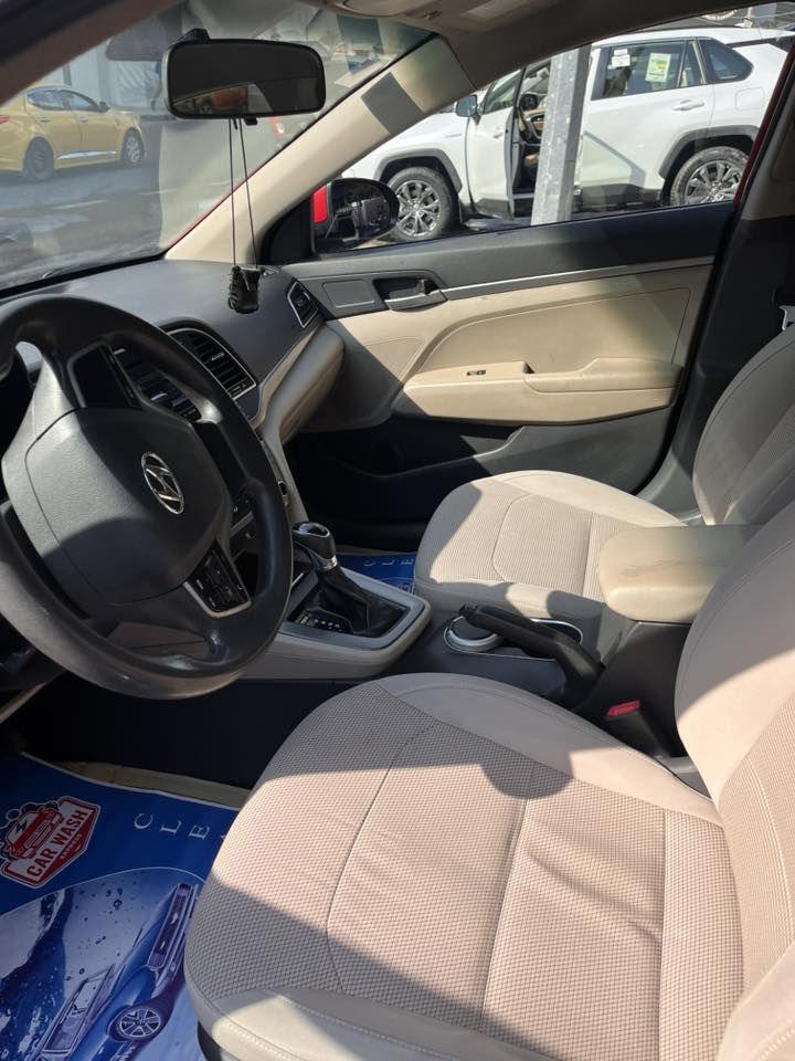 نترا ٢٠١٦ الشكل الحديث
رقم بغداد السيارة خليجيه 
الكير والمحرك على البلاد 
تايرات صدر ممتازة 
بيها بعض الأضرار البسيطة ومصلحه على البارد 
السعر ١٢٠ ورقه وبيها مجال بسيط 
المكان بغداد التواصل ***********3
