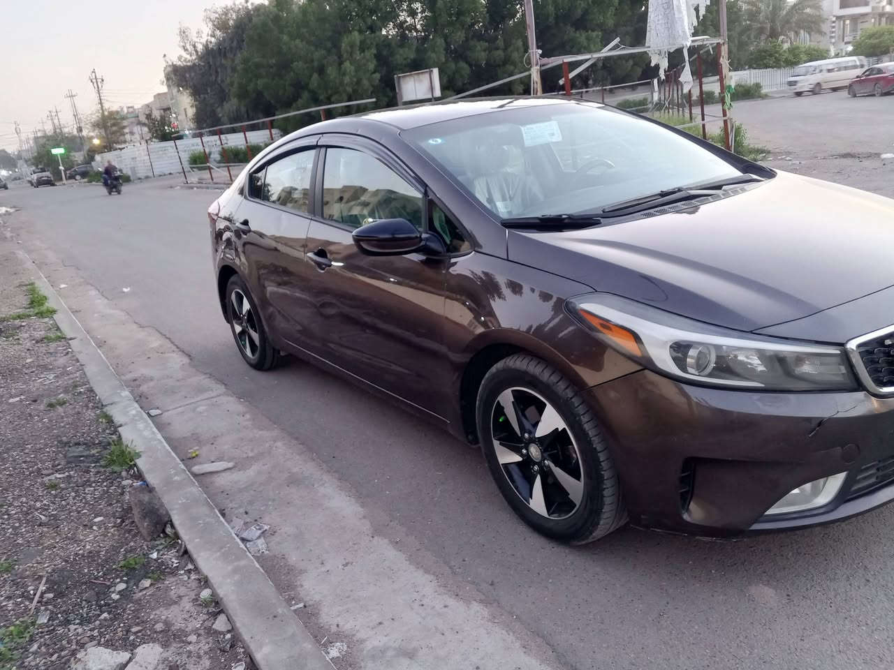 سلام عليكم فورتي للبيع 2017 مكينه وكير جدد لا صرف ولا بتخير تبريد وتدفئه منضومه زنون شاشه اصليه تحكم استيرن تخم تاير ويل كب صدر امامي خلفي مكينه 2000 دوش اخوان السياره باسمي بيهه قطعه وحده جاملق خلفي من أمريكا بدون دواخل بجم كبس سنويه لل 28 العنوان بغداد شهداء البياع السعر 113 رقم الهاتف ***********
