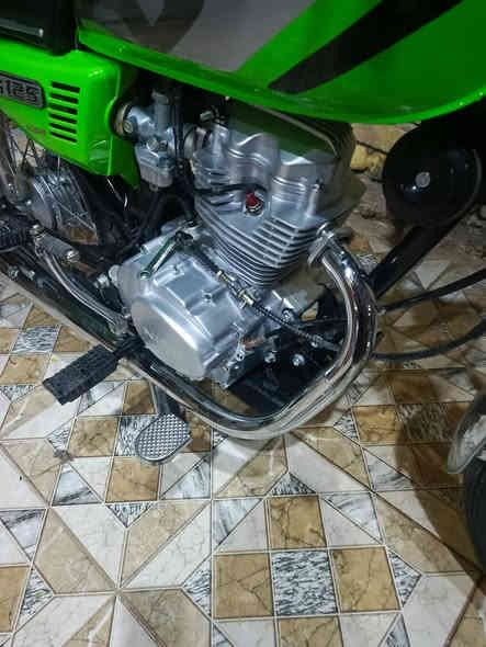 سلام عليكم دراجة للبيع نامة مديل 25 صارلة 15 يوم من طالعة من الوكيل تبديلت دهن اولة اوراقة 5 مو 3 مكفولة كفالة عامة سعرة 750 وبية مجال شراي اتصل وبخدمتك ***********
