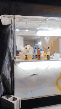 السلام عليكم اخوان عندي عربانه  لبلبي ٤ جدور معه قنينه ***********
السعر ٥٠٠
