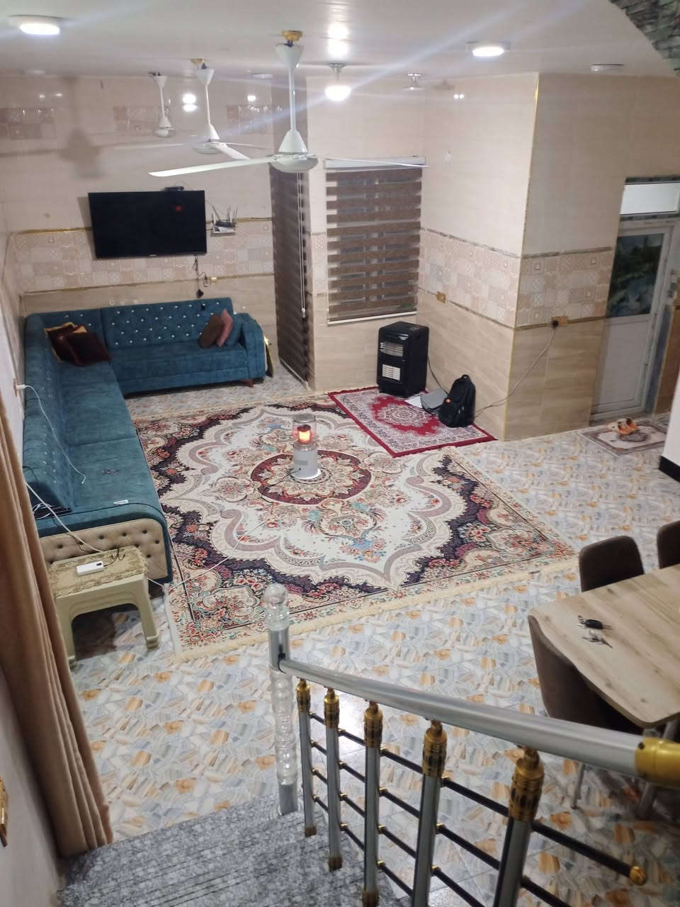 🏠مكتب الأمين للعقار🏠

🔸🔹🔸🔹🔸🔹🔸🔹🔸

يعلن مكتب الأمين للعقار 
عن توفر منزل 200 متر مربع منطقة الخاجية ضمن توزيع ال1000
يتكون المنزل من طابق ونص
الطابق الاول . يحتوي على غرف نوم عدد 2 وهول داخلي كبير وصالة ومطبخ ومناور عدد 2 ومجموعة صحية عدد 2 داخلية وخارجية
الطابق الثاني . يحتوي على هول كبير وغرفة نوم ومجموعه صحية
للمعلومات يباع نقدا امو مراوس بقطعه ارض وحسب التقييم
**************
للاستفسار الاتصال بمكتب الأمين للعقار
واسط / الكوت/ شارع دور العمال الرئيسي
على الهواتف ***********
                  ***********
