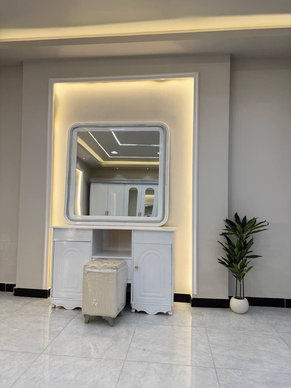 مليون  فقط😍
غرف نجاره عراقيه 💯💯

تتكون من 8  قطع 

عرض الكنتور 3 و20سم

ارتفاع الكنتور 2 و20سم

السرير بلوك ٦ ارجل

طول السرير 200 سم 

عرض السرير 160 سم 

الضهر براغي

 

الشازلون 50 الف وطابورية 25


**إذا كنت صاحب هذا الإعلان وتريد حذفه لأي سبب، رجاءا أرسل رسالة إلى الدعم الفني**