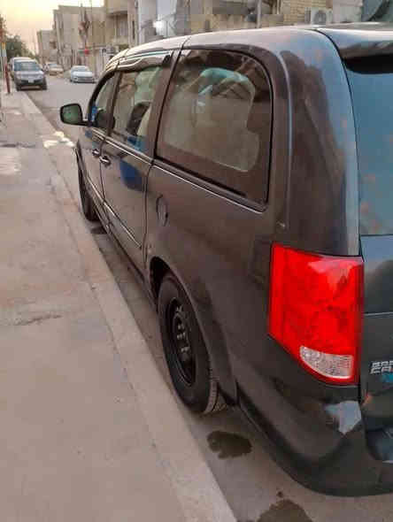 السلام عليكم ورحمه الله وبركاته 
اللهم صلي على محمد وال محمد 
سياره دوج كرفان للبيع  2012 
المواصفات عادية
محرك 3600
 كاملة من جميع النواحي  كير وحدادية وتبريد
 تخم تاير ابواب ميكانيك جام كهرباء وتبريد 3قطع ثلج السياره جاهزة وبأسمي هزتها جديدة 
السعر 123$ قابل للتفاوض 
ترهم مراوس بسياره دوج 2007 وبفرق السعر 
العنوان الرصافه بغداد الأمين الثانية 
للاتصال ‏‪0775 756 8675‬‏
