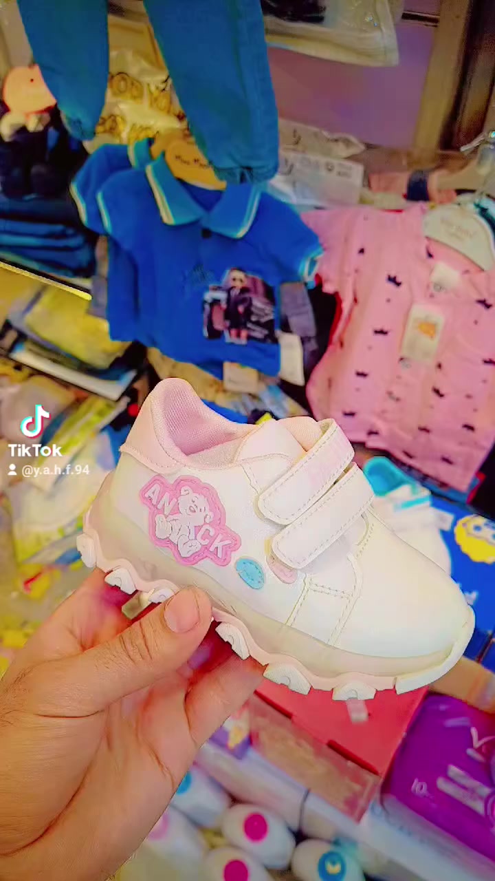 Shoes 
القياسات /21/22/23/24/25/26


**إذا كنت صاحب هذا الإعلان وتريد حذفه لأي سبب، رجاءا أرسل رسالة إلى الدعم الفني**