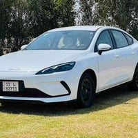 للبيع بي واي دي سيل 5 (2025) زير مرقم بغداد بأسمي معرب شاشه  مع ملحقات...