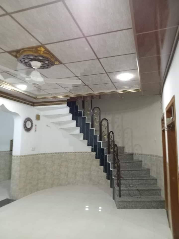 السلام عليكم
بيت للبيع في حي عدن قرب مخازن الكهرباء 
المساحه 200متر 
ملك صرف 
للاستفسار على الرقم
***********
