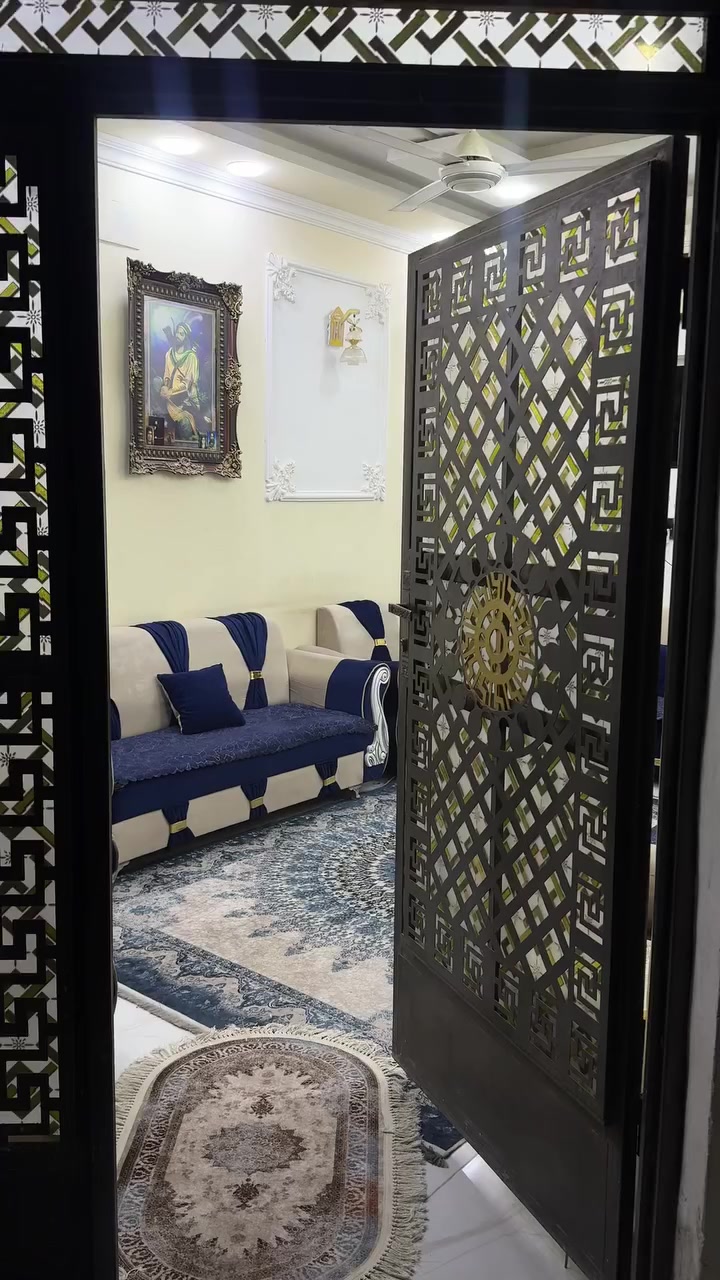 السلام عليكم
بيت للبيع مساحة 100 
واجهتة 5 
بناء حديث سنة 2023 
كلش نظيف وعلى ايدنة 
‏تفاصيل البيت كلها داخل الفيديو 
الموقع نهاية شارع المعهد السدة 
للأستفسار ***********
