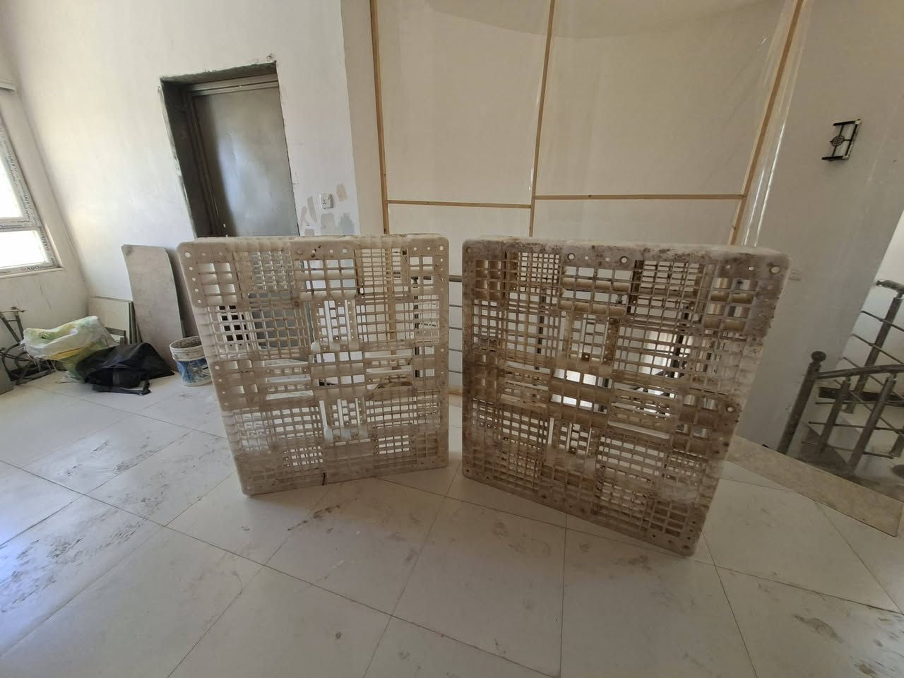 سكيبة بلاستك
القياس 107 * 130* 15 سم 
السعر للقطعتين معا 40  الف سعر نهائي
***********
حي المهندسين قرب صيدلية أور
