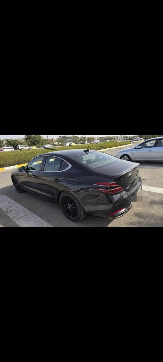 📢 إعلان بيع سيارة مميزه

للبيع  او مراوسGenesis G70 سبورت برستيج 
— محرك 3.3T  
حادث جاملغ وبنيد صور الحادث و السونار خاص 
رقم اربيل تحويل او  وكالة 
🔹 الموديل: 2022 
🔹 الفئة: Sport Prestige (أعلى فئة)
🔹 المحرك: 3.3L V6 Twin Turbo
🔹 القوة: حوالي 370 حصان 🔥
🔹 الگير: أوتوماتيك 8 سرعات
🔹 نظام الدفع: (خلفي المرغوب 2wd)
🔹 الممشى: 52,000 ميل 
🔥 المواصفات الكاملة:
⚙️ الأداء:
وضعيات قيادة متعددة (Sport / Comfort / Eco/sport+)
شفتات ستيرن (Paddle Shifters)
نظام تعليق رياضي مريح وثابت
نظام اكزوز رياضي صوت متغير عند تبديل وضعيات القياده
🛋️ الداخلية والفخامة:
مقاعد جلد مميزه بالون الاحمر +متغيرة عند تبديل وضعيات القياده
تبريد وتدفئة للمقاعد الأمامية
ذاكرة مقاعد + تحكم كهربائي كامل المقاعد الامامية
ستيرن كهرباء+خزن وضعية +تدفئه ستيرن +نظام الاهتزاز عند التحذير
داخل كاربون وجلد فخم جدا مع احزمة حمراء رياضية مميزه
سقف وتكم كنتارة بالكامل 
إضاءة داخلية (Ambient Lighting)
📺 التكنولوجيا:
شاشة معلومات وترفيه كبيرة
نظام صوت فاخر (Lexicon) 🔊
Apple CarPlay + Android Auto
شحن لاسلكي للموبايل
دشبول شاشة + كامرة عند الانعطاف
🚗 الأمان والمساعدة:
رادار أمامي+قيادة الية + مثبت سرعة ذكي
نظام الحفاظ على المسار
تحذير النقطة العمياء
فرملة طوارئ أوتوماتيكية
كاميرات 360 درجة
حساسات أمامية وخلفية 
🌟 إضافات:
فتحة سقف بانوراما 
تشغيل بصمة + دخول ذكي
تشغيل عن بعد 
مرايا كهربائية قابلة للطي
جنوط رياضية قياس كبير
السيارة جاهزه بدون اي نقص او مسج

السعر 223 وبيها مجال بسيط جدا 

للاستفسار:- مكان السياره بغداد الصليخ *********** بغداد, العراق
