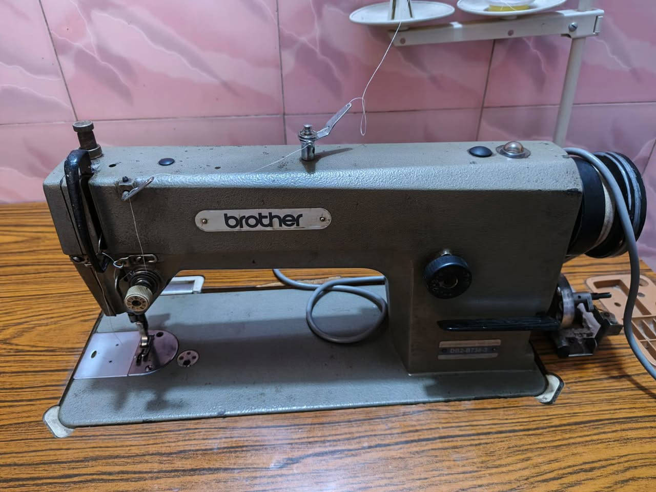 للبيع ماكينة خياطة صناعية Brother أصلية (يابانية) باب أول
ماكينة Brother DB2-B736-3 بحالة جيدة وجاهزة للعمل، مناسبة للخياطة المنزلية، المشاريع الصغيرة، ومحلات الخياطة.
✔️ خياطة مستقيمة دقيقة وسريعة
✔️ صناعة يابانية معروفة بالمتانة والاعتمادية
✔️ مع الطاولة الأصلية والدواسة وحامل الخيوط
✔️ مناسبة للأقمشة الخفيفة والمتوسطة
✔️ تعمل بكفاءة عالية ومجربة
✔️ جاهزة للشغل فوراً
الماكينة محافظة عليها ونظيفة، ومناسبة للمبتدئين والمحترفين على حد سواء.
📍الموقع: بغداد – المشتل
📩 التواصل على الخاص


**إذا كنت صاحب هذا الإعلان وتريد حذفه لأي سبب، رجاءا أرسل رسالة إلى الدعم الفني**
