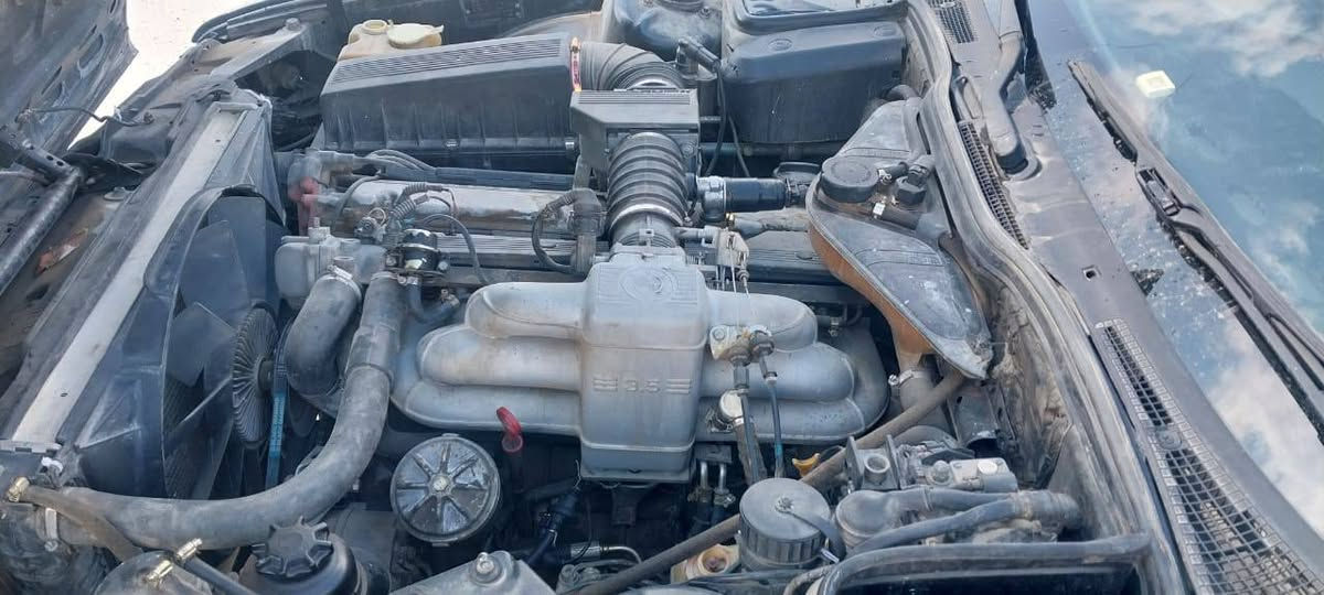 سلام عليكم بي ام 735 فول مواصفات موديل 1991 بدون ضربه فقط صبغ جماليه تبريد وتدفئه و مكينه وكير شرط طخم جديد وطخم تأيرات جديد ورقم دولي جديد وسنويه اي 2030 و هزه جديده و السعر 50 وبيه مجال  رقم ***********   ***********
