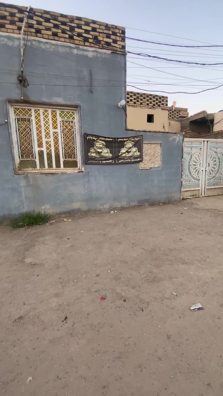 بيت للبيع  حي نهرين قريب علا جسر العمار. طريق البنجيم علا تبليط.  ماي وكهرباء  ركن  غرفتين وصاله. ومطبخ. واستقبال. البيت كامل. شراي يخابر وبيك خير وتدلل منطقه حلوه ***********

