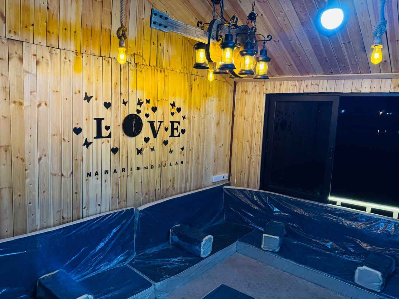 معمل الإبداع تجارة حديد و الديكور و سندويج بنا و كيربي و خشب الديكور

***********
