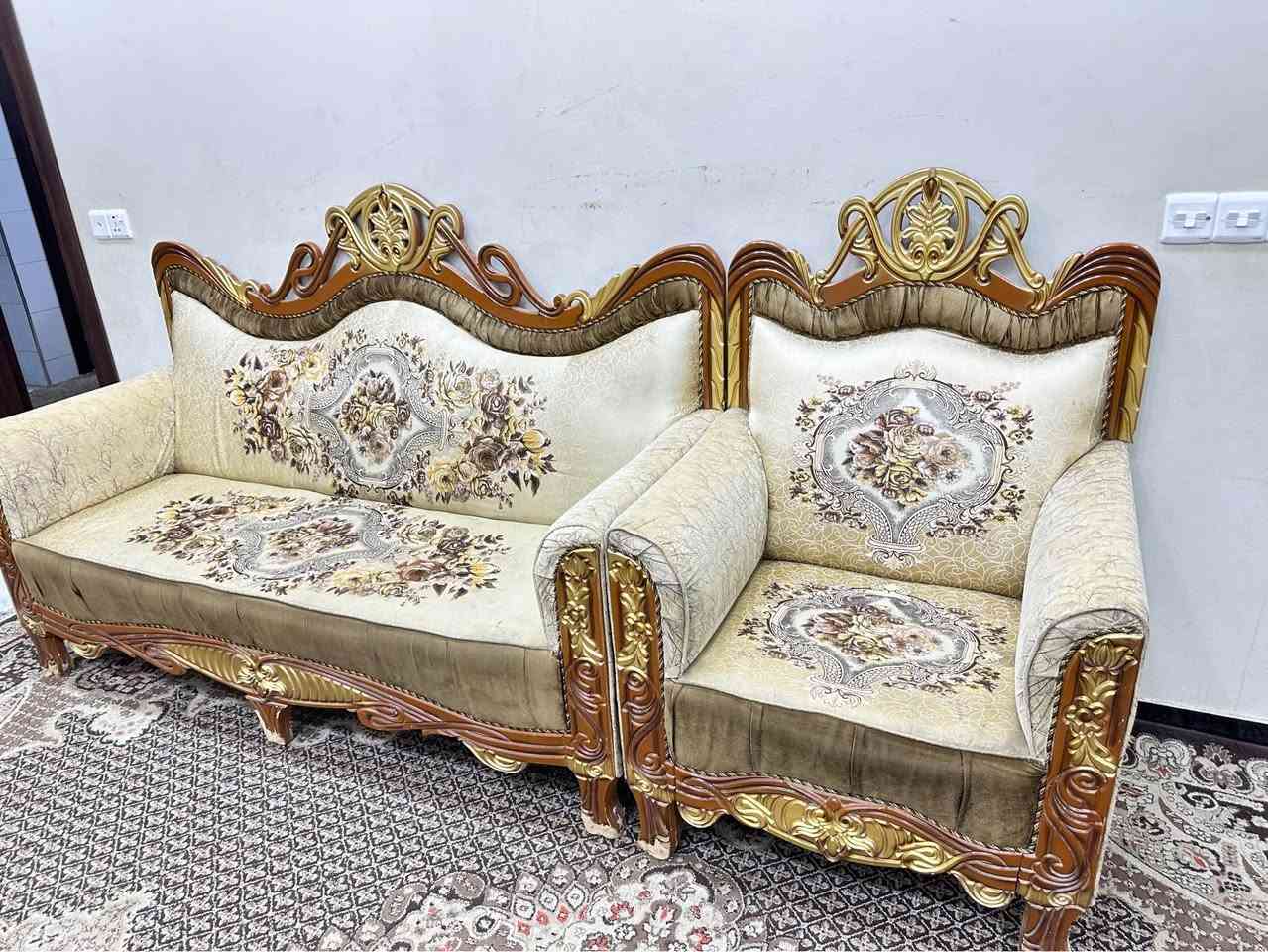 السلام عليكم تخم و نصف للبيع 14 مقعد نضيف جدا شغل درجة اولى ضمان 5 سنوات اخذتة جديد السعر 850 بي مجال قليل العنوان بغداد جسر ديالى الكرغولية خلف حمام الامراء للتواصل *********** بغداد, العراق
