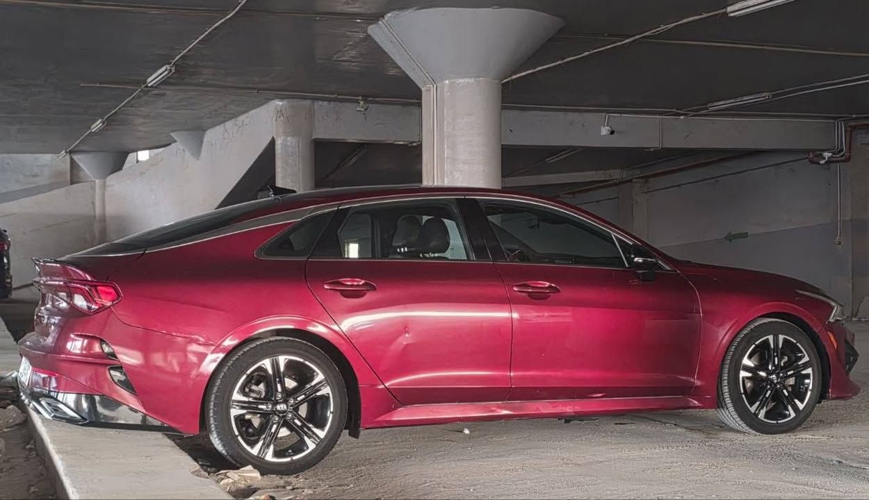 السلام عليكم
K5 GT line 2021
 محرك 1600 تيربو / رقم بغداد باسمي
( مواصفات ( بصمة / بنوراما / شاشة 
حادثها بدون ايرباك و موضح بالصور 
السيارة بدون اي نقص / ماشية = ٩٠ الف ميل
السعر = ١٤٧ وبيها مجال 
مكان السيارة / بابل _ الحله
رقم الهاتف = ***********

