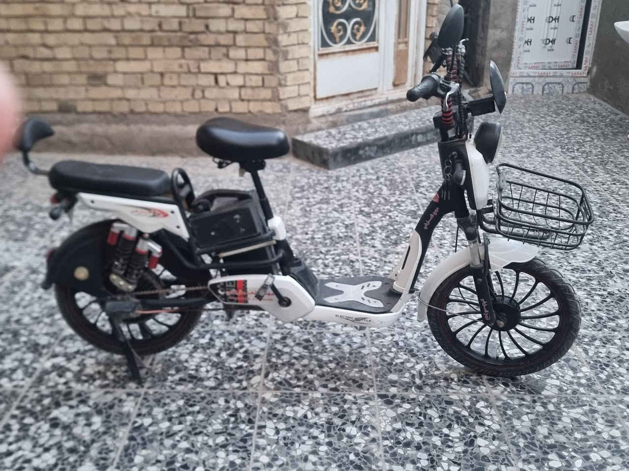 دراجة للبيع مكاني كربلاء حي القدس
السعر ٢٥٠ الف. 
كلشي شغال دراجة نضيفة مثل ماتشوفه بالصورة


**إذا كنت صاحب هذا الإعلان وتريد حذفه لأي سبب، رجاءا أرسل رسالة إلى الدعم الفني**