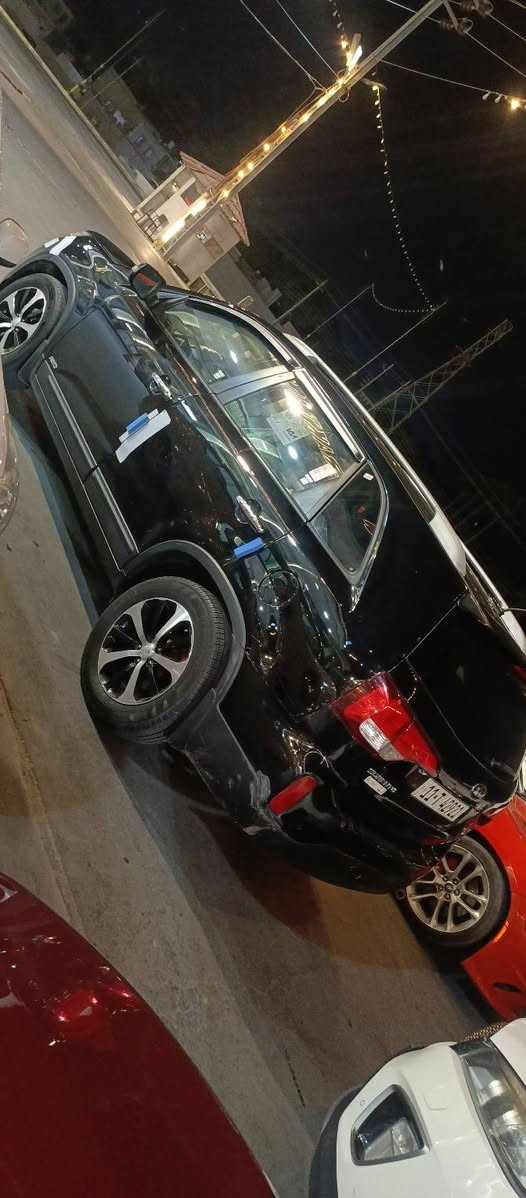 سيرنتو 2015وارد أمريكي كفاله بيه بس حادث أمريكا تكمتين أو قصت القماره فقط فول مواصفات واحد عله واحد 6سلندر بصمه جلد كراسي كهربائي السعر 125بيه مجال ***********//***********
