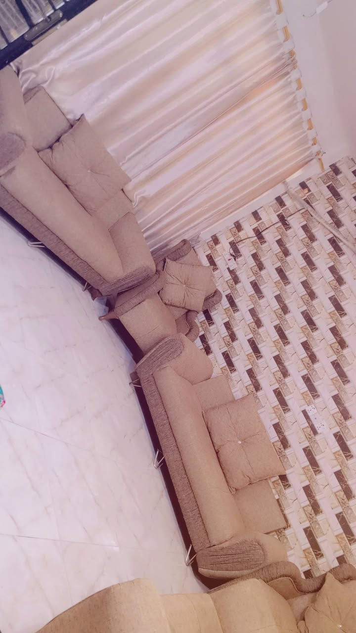 السلام عليكم عيني تخم للبيع دوشمه جديده وممتازه المكان سيطره الشعب القديمه حي الشهيدين 
اللاستفسار: ***********
ألسعر 250
