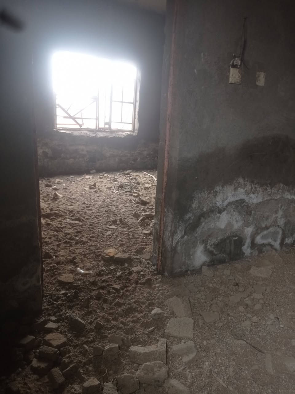 السلام عليكم بيت في القدس مساحه 150 و سعر مناسب مكلف بنشر هاذ رقم صاحب البيت ***********,***********
