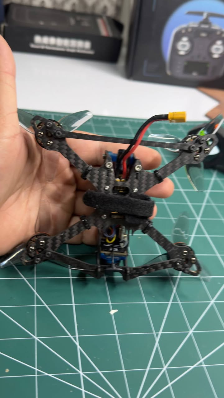 FPV 2.5”
FC   SPEEDYBEE F4 MINI 
ESC   3S - 6S       BLS 50A 
محركات YSIDO  1505 - 2650KV
VTX    SpeedyBee TX800mw
ELRS 2.4GHz Receiver
كامرة RunCam Analog FPV Camera
راديو من شركة BETAFPV ELRS2.4
نظارة Redpawz VR-D1 FPV Goggles


**إذا كنت صاحب هذا الإعلان وتريد حذفه لأي سبب، رجاءا أرسل رسالة إلى الدعم الفني**