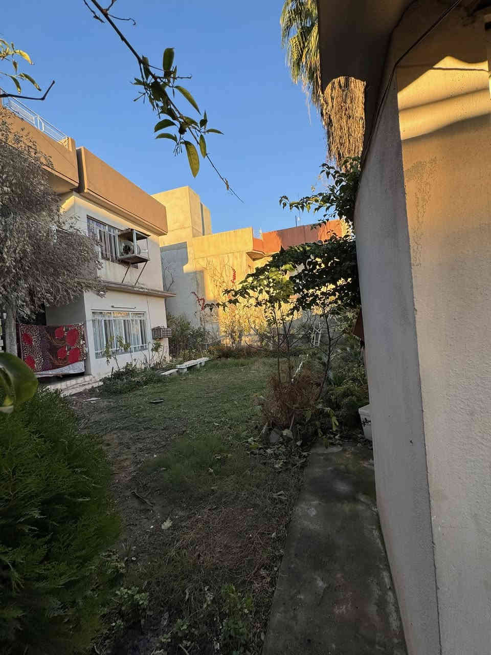 //عرض 🔥 عرض وبسعر ارض \\
السلام عليكم 
بيت 🏠للبيع بسعر ارض ممكن بيع قطعه من العقار 🏠
📍موصل حي العربي سايدين حي العربي 📍
مساحة الدار 649 م 
واجها 20م
( البيت اتجاه قبلة شروق )
مواصفات البيت 👇
البيت طابقين 🏠
الطابق الاول1️⃣ غرفتين نوم/هول/غرفة طعام/استقبال/ مطبخ عدد ثين / حديقه /صحيات داخل وخارج / كراج

الطابق الثاني 2️⃣ (6) غرف نوم سته /هول / صحيات / مطبخ/ 
البيت صالح للسكن وبي عائله ساكنه ! 
((بسعر ارض بسعر ارض بسعر ارض))
ملاحضة الدار بي محلات ثنين عل شارع 🏠
✅✅✅✅✅✅✅✅
للاستفسار مراسلة الصفحه او الاتصال 
☎️☎️☎️☎️☎️☎️☎️☎️☎️☎️☎️
📱📞***********
📱📞***********
نستقبل عروضكم العقاريه عبره مراسلة الصفحه او الاتصال
عنوان المكتب📍موصل سايدين حي البعث
