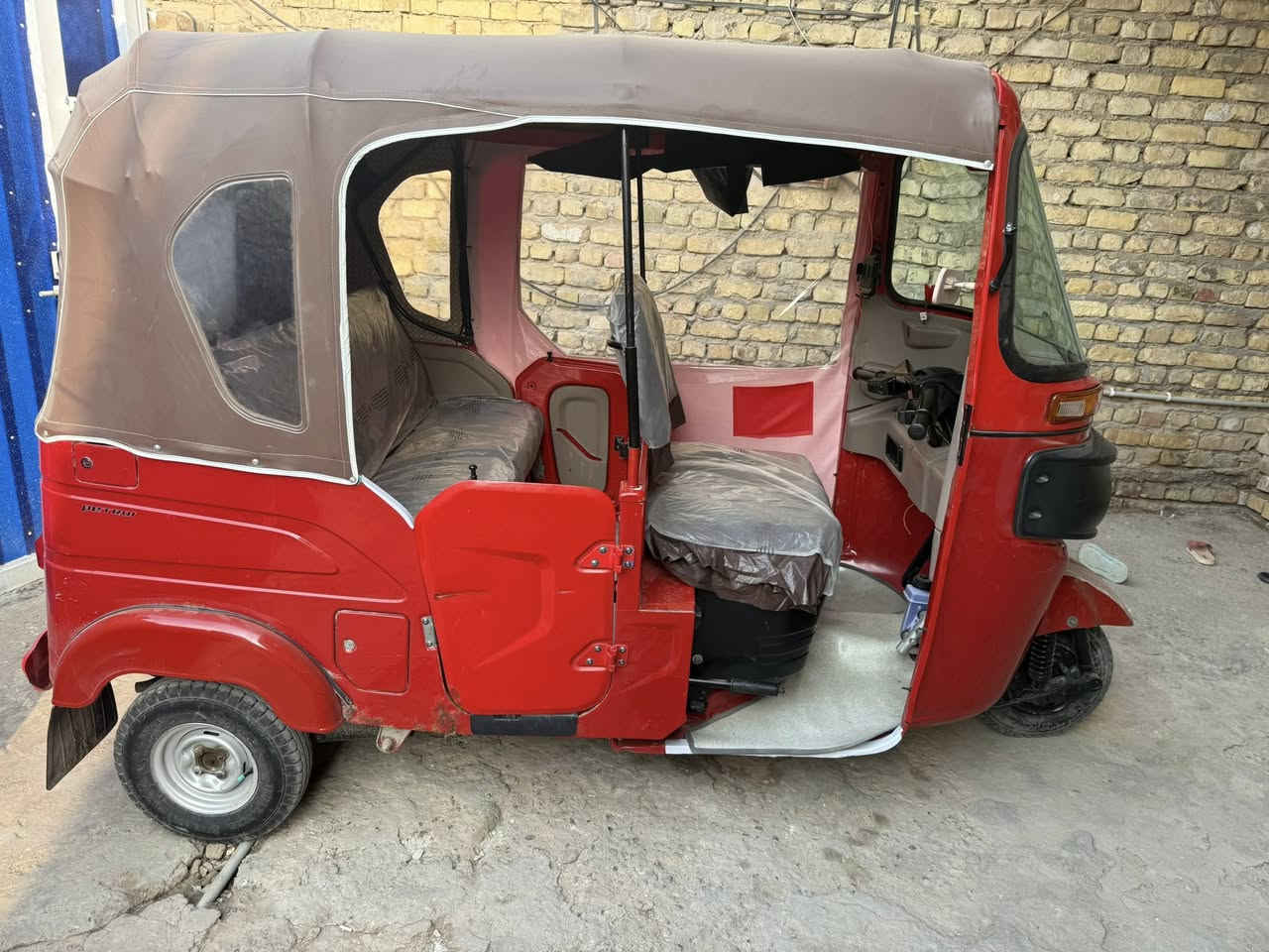 سلام عليكم تكتك ٢٢ سنويه  مكفوله سعر ٨ و ٩٠٠وبيه مجال  مكاني الماجديه سيد جميل ***********
