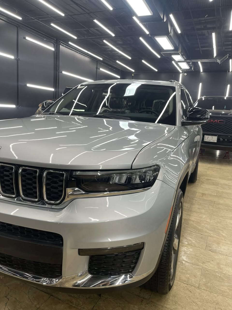 سيارة جيب كراند مديل2021
سياره فول  
شاشه كبيره
كامرات داخليه
 سياره سبع راكب
 كراسي كهرباء 
دفع رباعي4*4
سياره رقم بغداد
سياره ماشيه900imفقط
سعر300$


**إذا كنت صاحب هذا الإعلان وتريد حذفه لأي سبب، رجاءا أرسل رسالة إلى الدعم الفني**