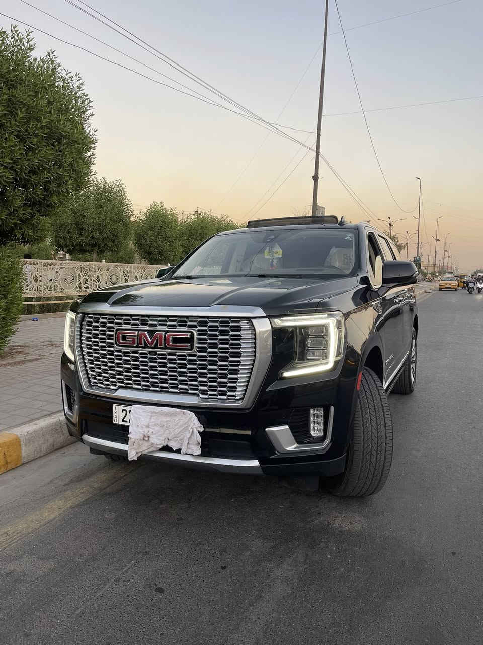 السلام عليكم
سياره جمسي ذنيالي 2021البيع والمراوس حسب القناعه 

السياره كفاله عامة عذه شخط بل باب الخلفي مامبين

مواصفات معروفه فول واحد على واحد 

عنوان السياره بغداذ حي وار 

تصل على هاذه

***********
