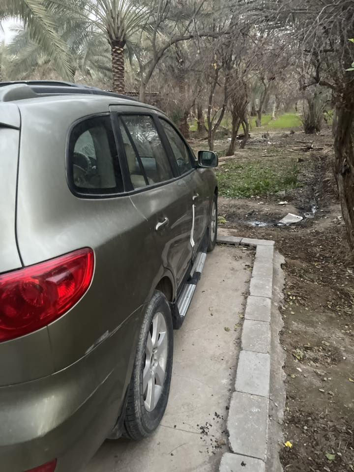 السلام عليكم سياره سنتافي موديل ٢٠٠٧ مكينه وكير جدد
تخم تاير جديد كشره حلو ونضيف صبغ عام للجماليه 
١٠٥ وبيها مجال المكان كربلاء عون مكلف بلنشر رقم صاحب السياره***********
