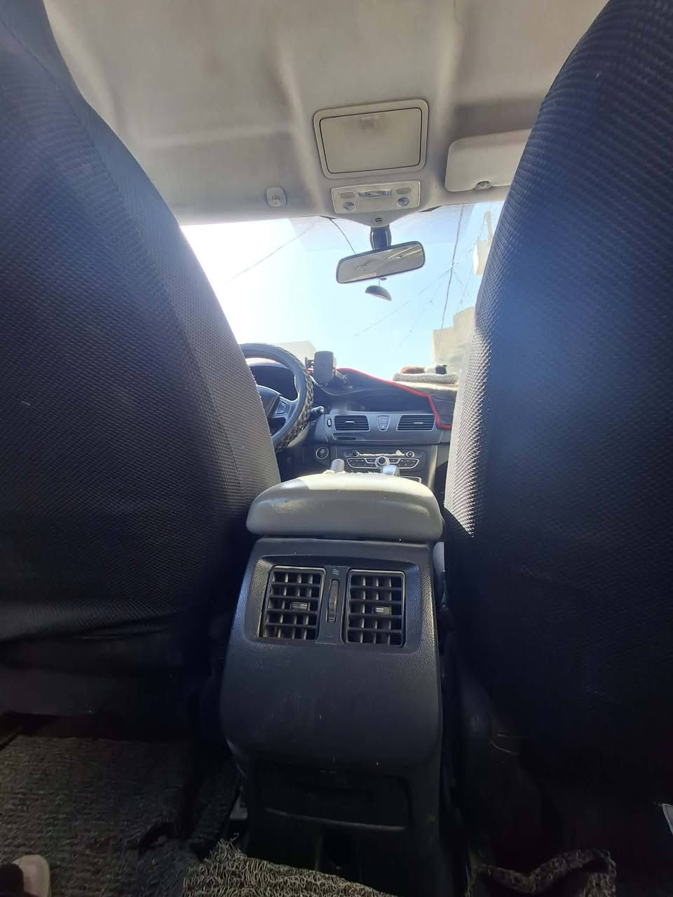 رينو سافران موديل 2012 محرك 4 سلندر 2000 كير مكفول تبريد ثلج بشرط تدفئه 
بصمه 
تبريد قطعتين 
مثبث سرعه وتحكم سرعه 
باقي المواصفات معروفه 
سعر 75 
***********
