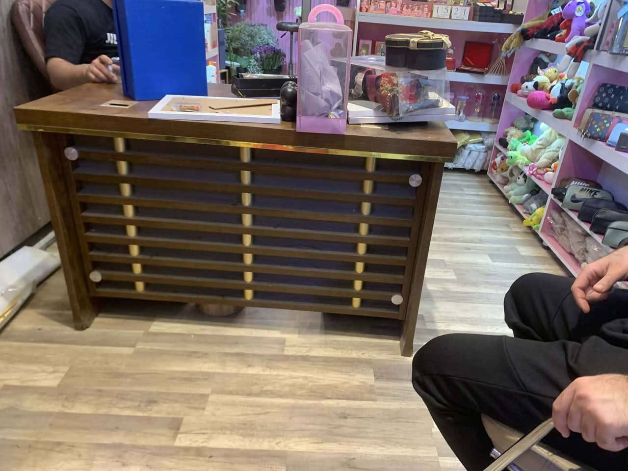 ميز مكتبي مع كرسي دوار الاتصال

***********
بغداد الدوره بغداد, العراق
