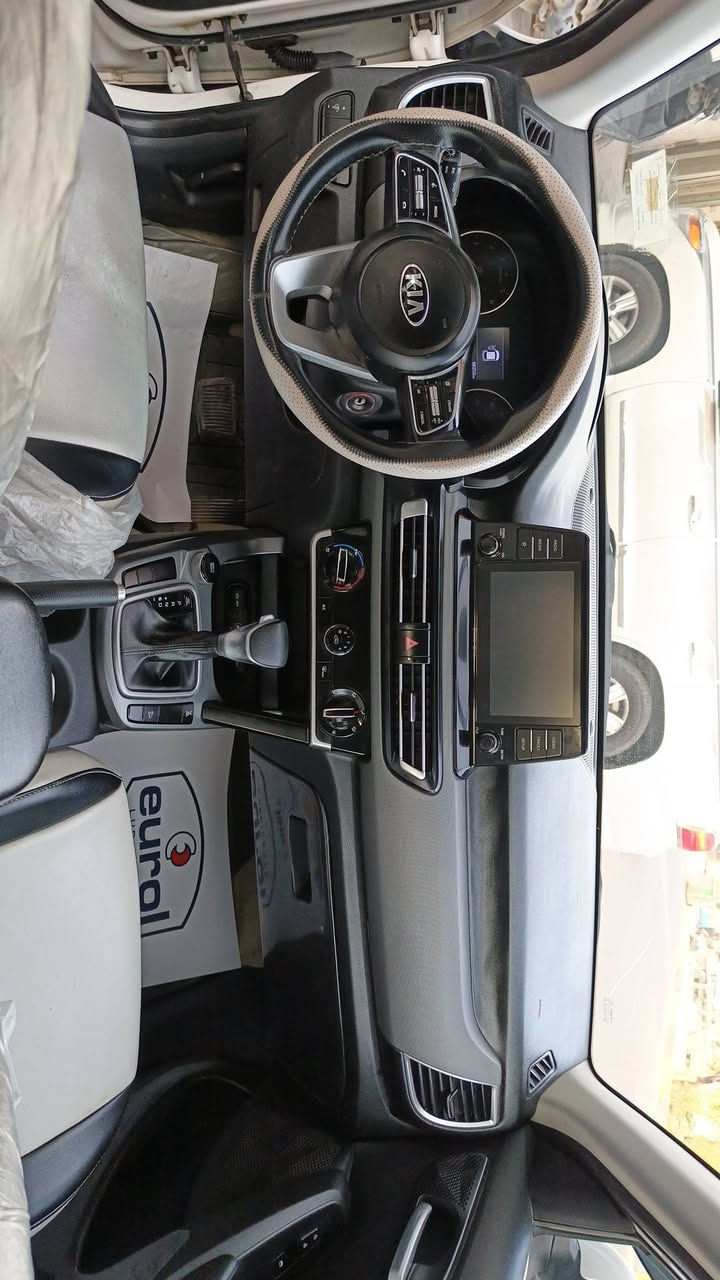 السلام عليكم
كيا سلتوس  موديل ٢١ وارد حادث بلوجه شاصي من كدام  فقط صفحه وحده حادثه بسيط ثلاث قطع صبغ والباقي مكفول تخم تاير محرك وصدر وكير شرط مكفول ماشيه ٥٣ نضيفه جدا مدوشمه جلد بسمي تحويل ثاني يوم هزه جديده *********** بغداد الشعب 
السعر ١٤٨ وبي مجال
