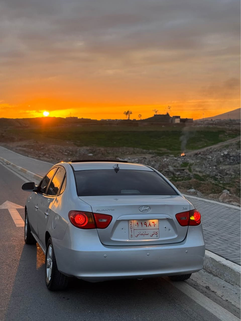 ئاڤانتی ٢٠٠٨ سلایت
فوول مواسەفات 
کوشین جلد و ناو ڕەش 
تەقە و ڕەقە بە شەرت 
سەقفی بۆیاخی نیە 
کەڤەر گۆڕاو نیە 
پشت و پێشی هیچی پێوە نیە

تکایە ئەگەر موشتەری نیت سەرم مەیەشێنە
***********
کۆیە كويسينجاك, أربيل
