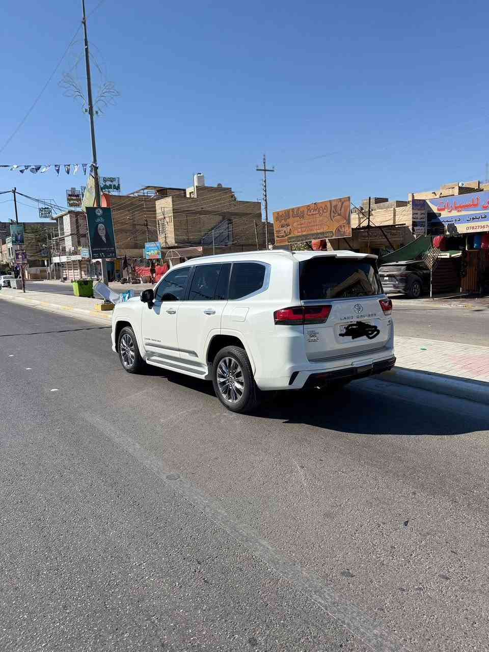 لاندكروز 2024 VX لمتد توين تيربو
السيارة ساز S اعلى مواصفات فوول 

رقم بغداد تحويل مباشر 

ماشيه 19 الف / كم 

فول مواصفات 1/1 
رادارات 
كامرات 
حساسات امامي خلفي 
5 بصمات 
دشبول ليزري 
وغيرها من المواصفات المعروفه 

مكان السيارة كربلاء 

السعر : 775 وبيها مجال بسيط للشراي 

للأستفسار : 
***********
***********
