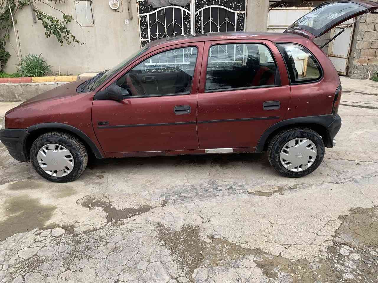 سلام عليكم 
أوبل كورسى للبيع رقم وسنوية بأسمي جديد كاربون بانزين كهربائيات شغال طخم  تاير جديد 
السعر 25 وبيَ مجال عنوان سهل نينوى صناعة بازوايا مقابل كراج  اسود الرافدين 
للتواصل *********** واتساب
