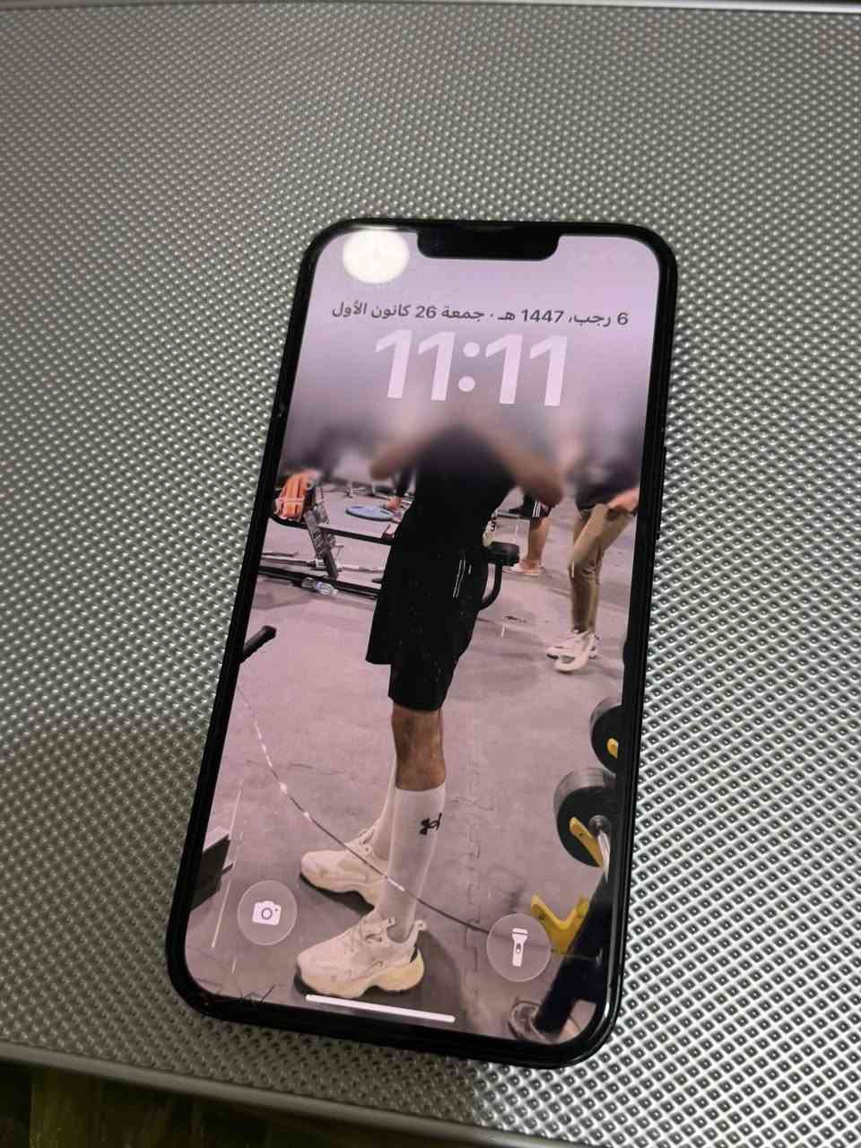 ايفون 13
ايفون 13 عادي
بطارية 88
ذاكرة 128
ظهر مكسوور فقط 
الجهاز بلادي وعل فحص كامل ملحقات 
وتر 
سعر 360 
***********
