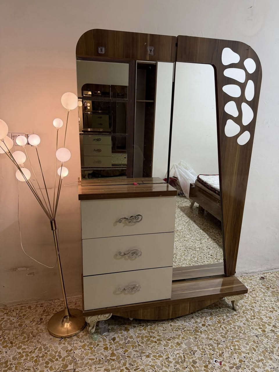 للبيع غراض مستعملة حي سومر شارع المدارس ***********
