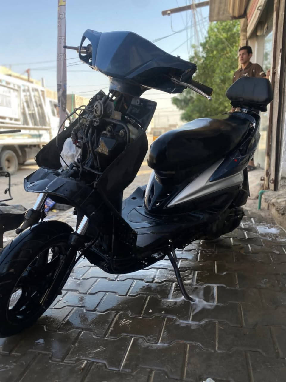 سكنس فحل نوزل خطين دراجه حلوه ومكينته حلوه يحتاجله ترتيبات بسيطه مكاني بغداد الحبيبيه مراوس او بيع ***********
