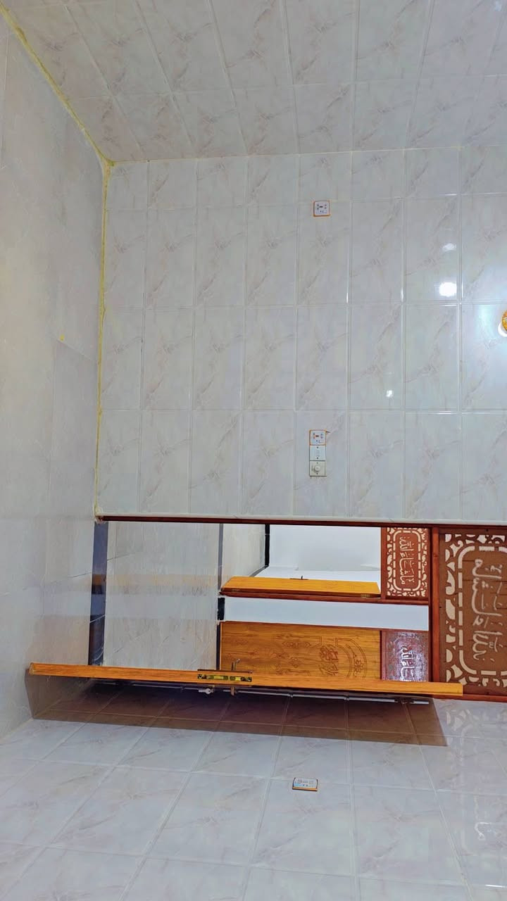 دار للبيع
المساحة 165متر 
سند 25 
جسر ديالى قرب شارع السواعد 
غرفتين وصاله ومطبخ واستقبال كراج وحديقة 
الاتصال ***********
