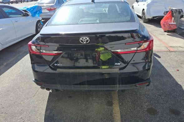 السلام عليكم ورحمة وبركاته من رخصة الأدمن والأعضاء المحترمين كامري موديل ٢٥ موعد وصولها نهاية شهر ال١٢ انشالله وياها لايت اصلي مشتريلها فقط السعر واصل عمان ب١٩٥ ***********
