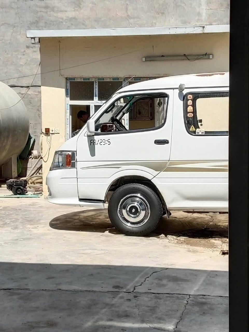 سلام عليكم فتو مديل ٨ مكينه وكير وكسل مكفولات مكينه فور واي معره حزام بيهه ضربه بل باب السلايت مع بس صبغ يرادله تخم تاير جديد كشنات غرفه كهربايات كله جديد رقم احمر صدامي اصفلك بس تحويل عليك صاحبه موجود السعر ٤٣ وبيه مجال  ***********
