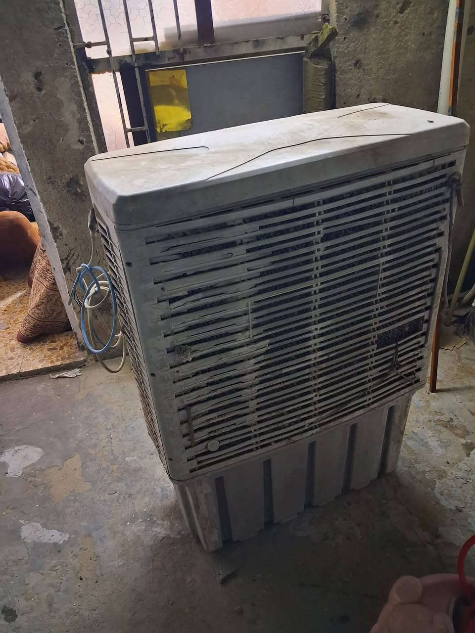 مبردة شغاله تحكم  نظيفه
سعر ٤٠ الف

مكان بغداد شارع حيفا
***********
